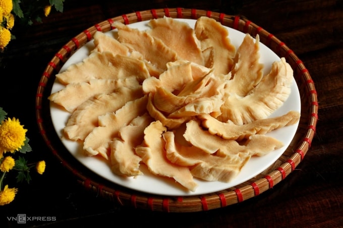 Măng lưỡi lợn ngâm lâu hơn do cấu trúc dày. Ảnh: Bùi Thủy