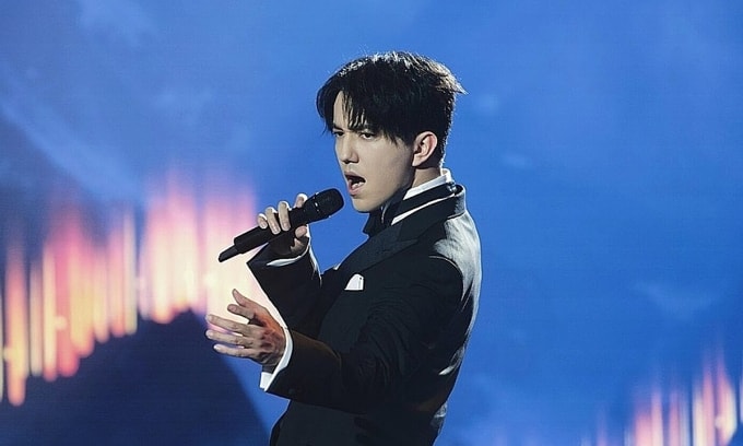Ca sĩ tại cuộc thi tài năng Virtuosos tại Hungary tháng 1, giữ vai trò giám khảo. Ảnh: Dimash News