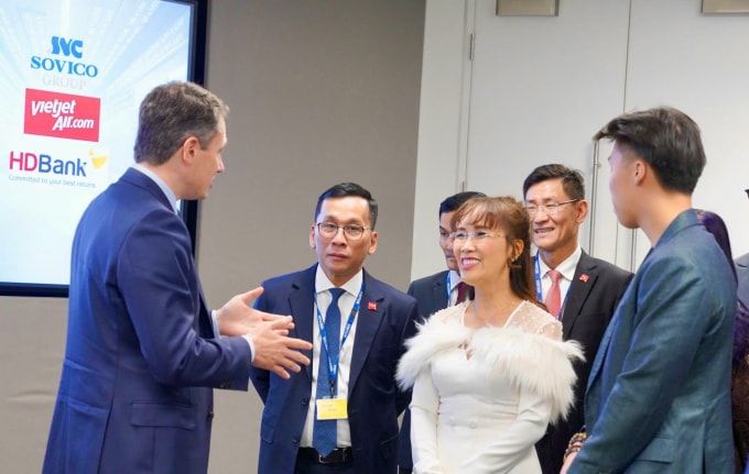 Hai bên thảo luận xem xét thiết lập cơ chế hợp tác trong tư vấn, huy động vốn quốc tế. Ảnh: HDBank