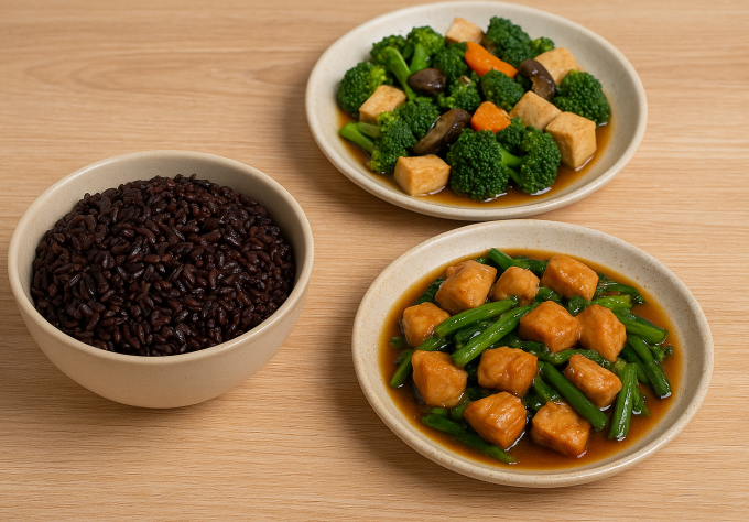 Ăn gạo đen thường xuyên có thể giúp giảm cholesterol xấu (LDL) và tăng cholesterol tốt (HDL). Ảnh minh họa: AI