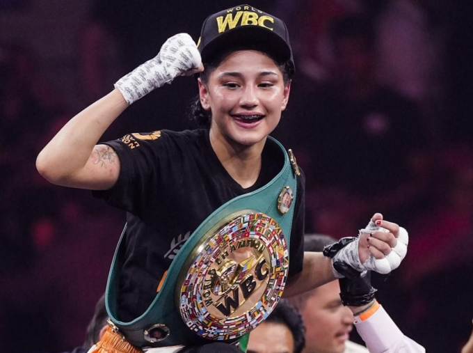 Camila Zamorano mừng đai vô địch WBC hạng atomweight. Ảnh: The Ring