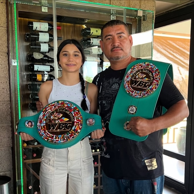 Camila Zamorano được bố Eleazar Zamorano dậy quyền Anh từ nhỏ.