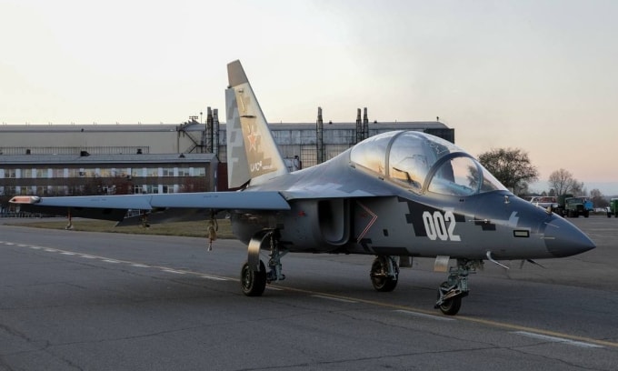 Nguyên mẫu Yak-130M thứ hai được xuất xưởng hôm 23/10. Ảnh: UAC