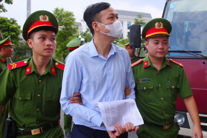 Bị cáo Lê Ô Pích, cựu Phó chủ tịch UBND tỉnh Bắc Giang bị tuyên 3 năm tù song không kháng cáo. Ảnh: Phạm Dự