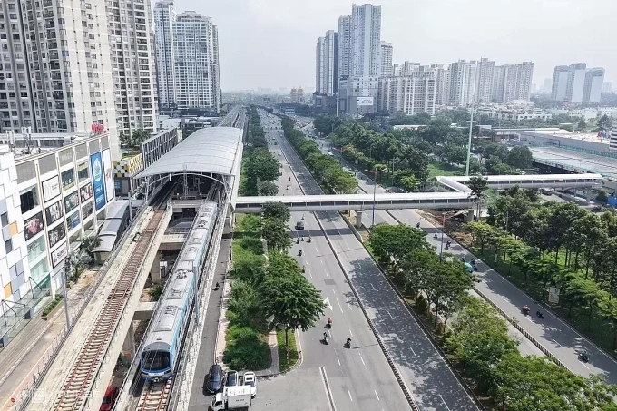 Cầu đi bộ ở ga An Phú của truyến metro sẽ được lắp đặt hai thang máy. Ảnh: Thanh Tùng