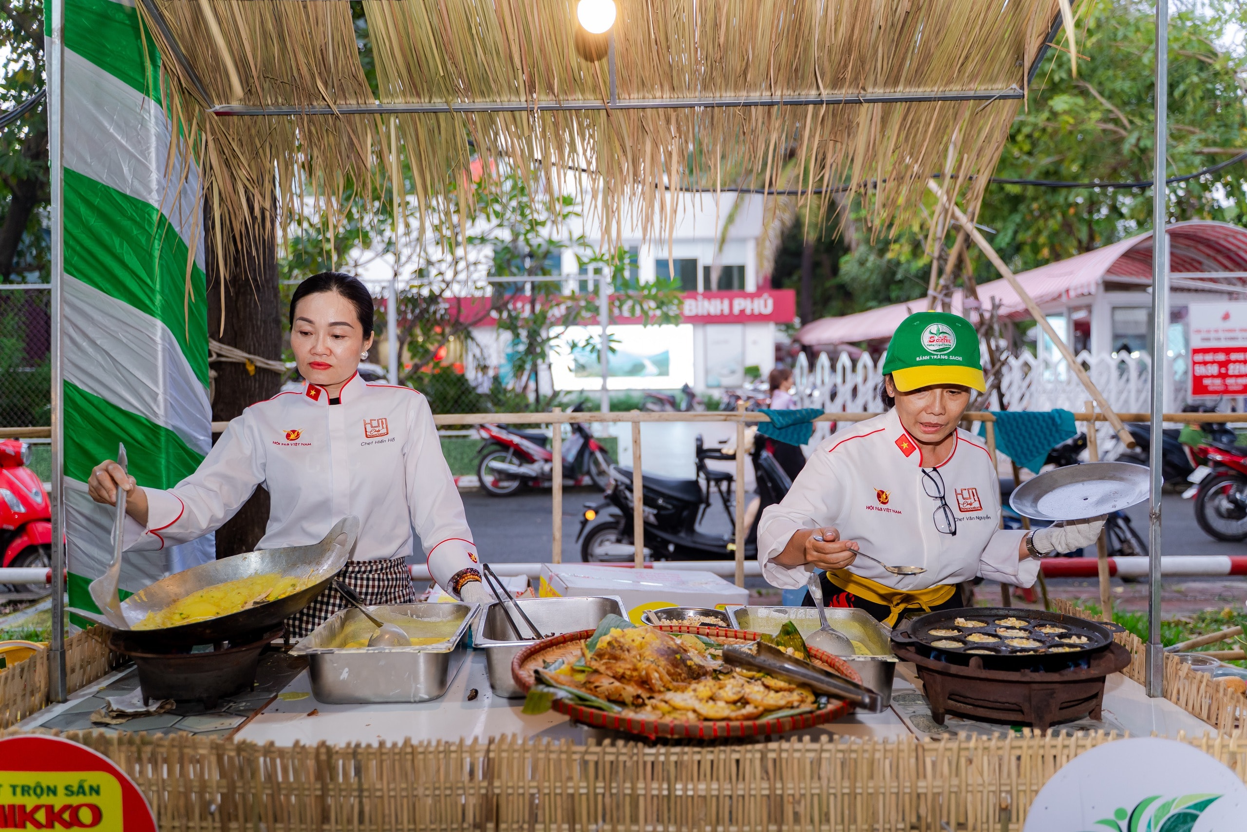 VIDEO: Lễ hội ẩm thực chay lớn nhất TP HCM trước giờ khai mạc có gì đặc sắc? - Ảnh 14.