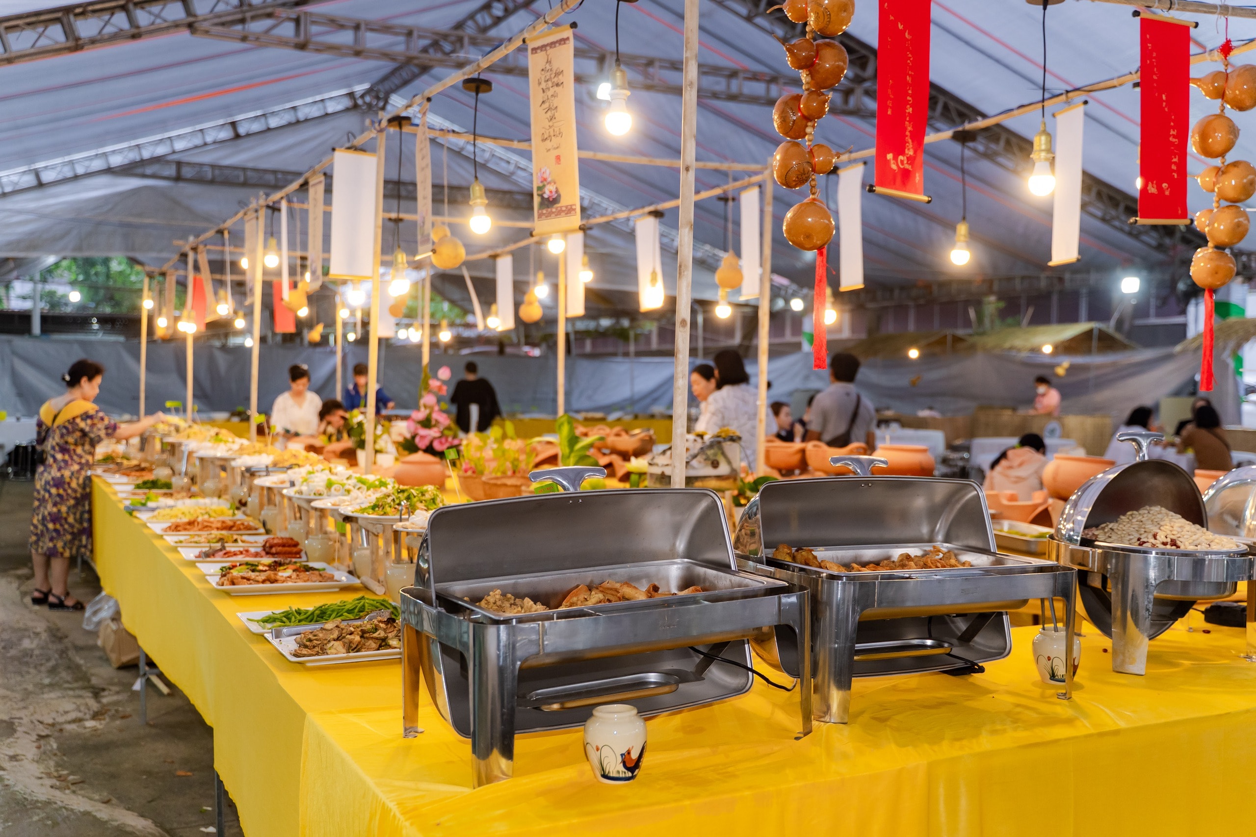 VIDEO: Lễ hội ẩm thực chay lớn nhất TP HCM trước giờ khai mạc có gì đặc sắc? - Ảnh 21.