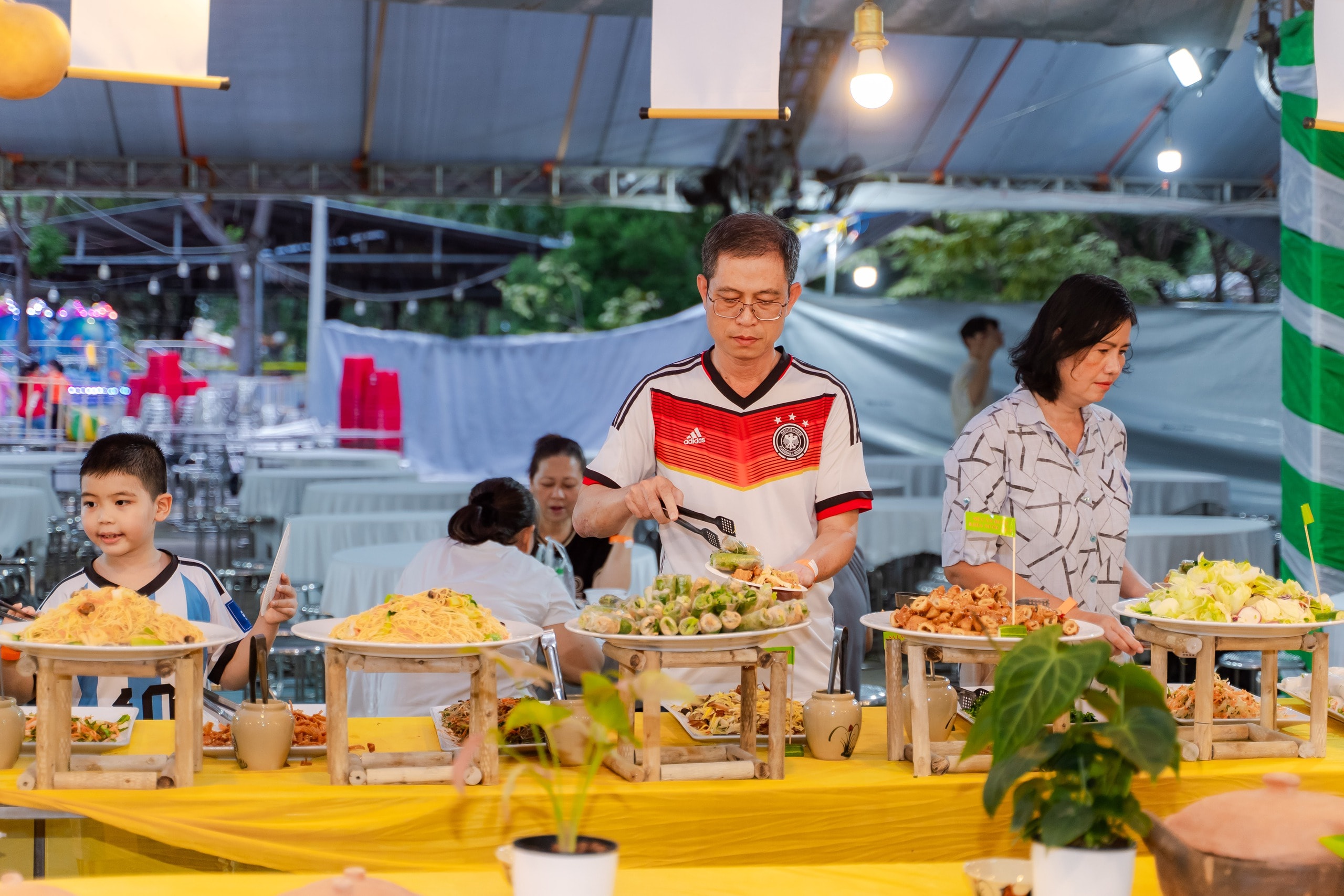 VIDEO: Lễ hội ẩm thực chay lớn nhất TP HCM trước giờ khai mạc có gì đặc sắc? - Ảnh 22.