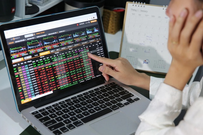 Chứng khoán trước giờ giao dịch ngày 18-11: Một cổ phiếu "cắm đầu" sau khi giải trình tăng trần- Ảnh 1.