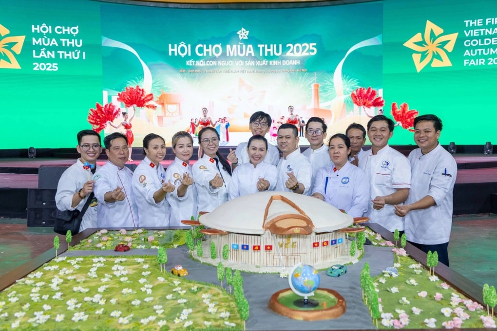 Mô hình Trung tâm Triển lãm Việt Nam làm từ 510kg xôi, đậu xác lập kỷ lục - 2 Mô hình Trung tâm Triển lãm Việt Nam làm từ 510kg xôi, đậu xác lập kỷ lục - 2