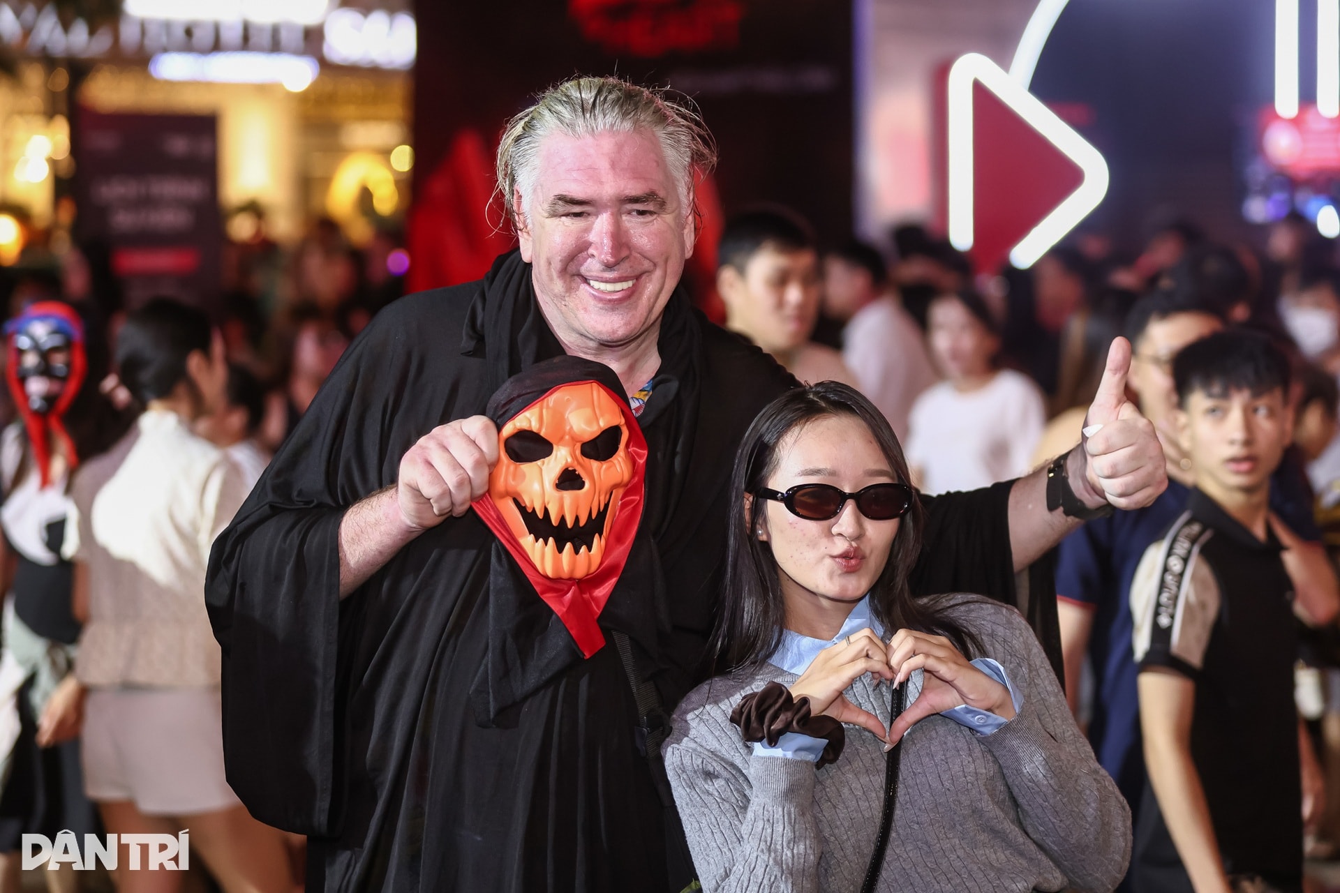 Phố đi bộ Nguyễn Huệ, Bùi Viện thất thủ trong đêm Halloween  - 7