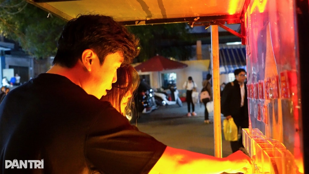 Quán mì đêm “Trả thù đời” gây sốt giới trẻ TPHCM vì cách gọi món kỳ lạ - 1 Quán mì đêm “Trả thù đời” gây sốt giới trẻ TPHCM vì cách gọi món kỳ lạ - 1