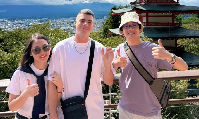 Ngọc và Jake, cùng người đồng nghiệp cũ của cô tại Nhật Bản, tháng 10/2024. Ảnh: Nhân vật cung cấp