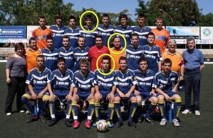 Manolo (áo vàng, vòng tròn giữa) và Gerard Moreno (vòng tròn trên cùng) thời còn ở CLB Baladona