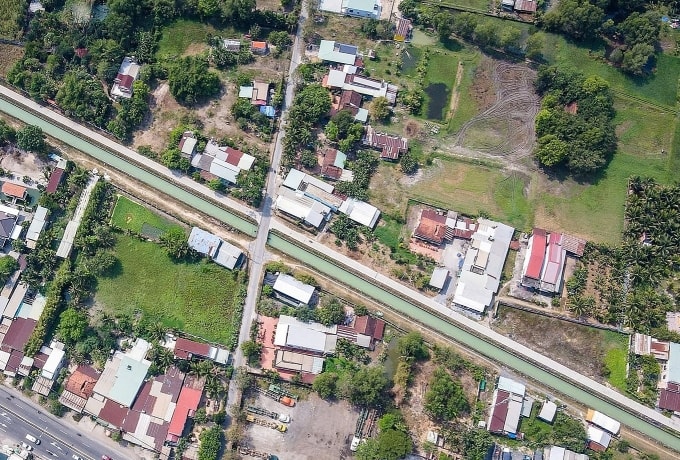 Hệ thống kênh thuộc mạng lưới thủy lợi kênh Đông Củ Chi nhìn từ trên cao, tháng 4/2025. Ảnh: Hạ Giang