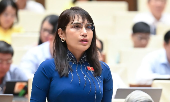 Đại biểu Châu Quỳnh Dao, Hiệu trưởng trường THPT Ngô Sỹ Liên, An Giang. Ảnh: Hoàng Phong