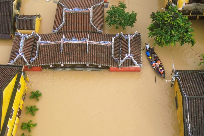 Chùa Cầu ở Đà Nẵng ngập hôm 30/10. Ảnh: Nguyễn Đông