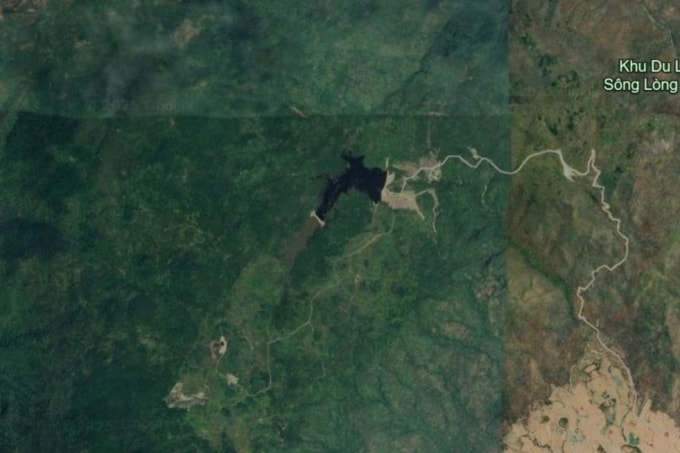 Hồ chứa nước do Công ty Trang Trại Việt tự ngăn đập trên núi, xã Tuy Phong. Ảnh: Google Earth
