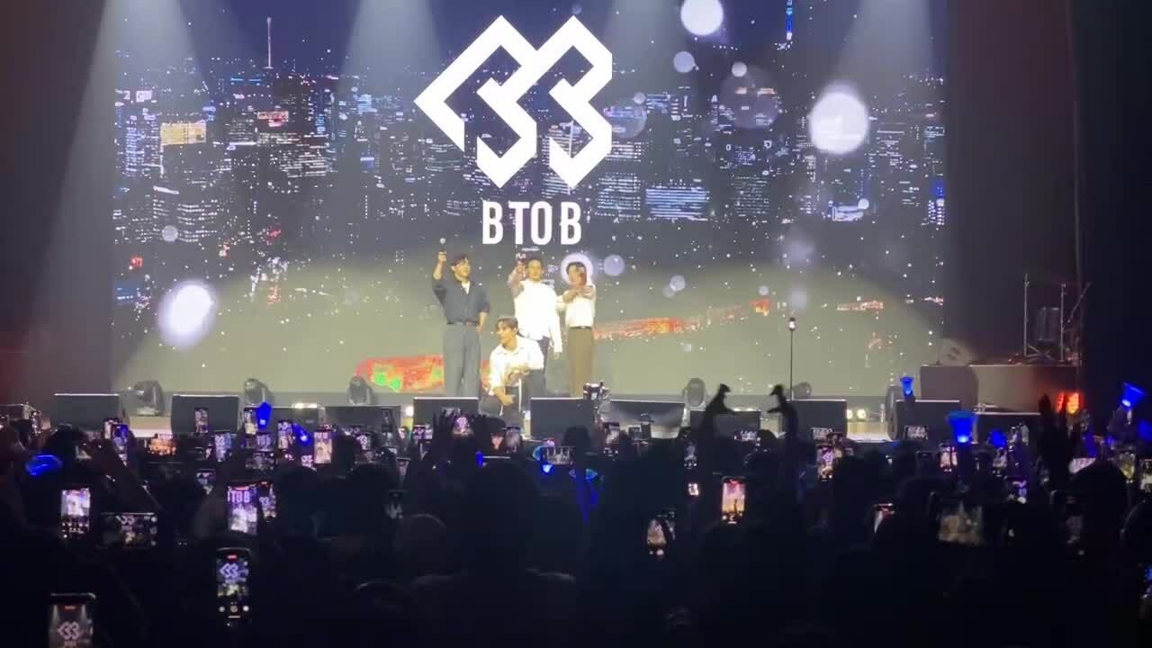 BTOB biểu diễn 'Only One for Me' tại TP HCM