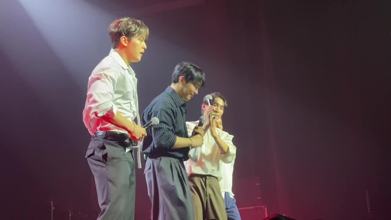 BTOB giao lưu khán giả trong đêm nhạc ở TP HCM