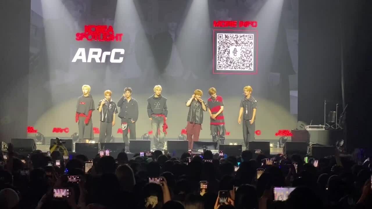 Nhóm ARrC hát 'Có chắc yêu là đây'