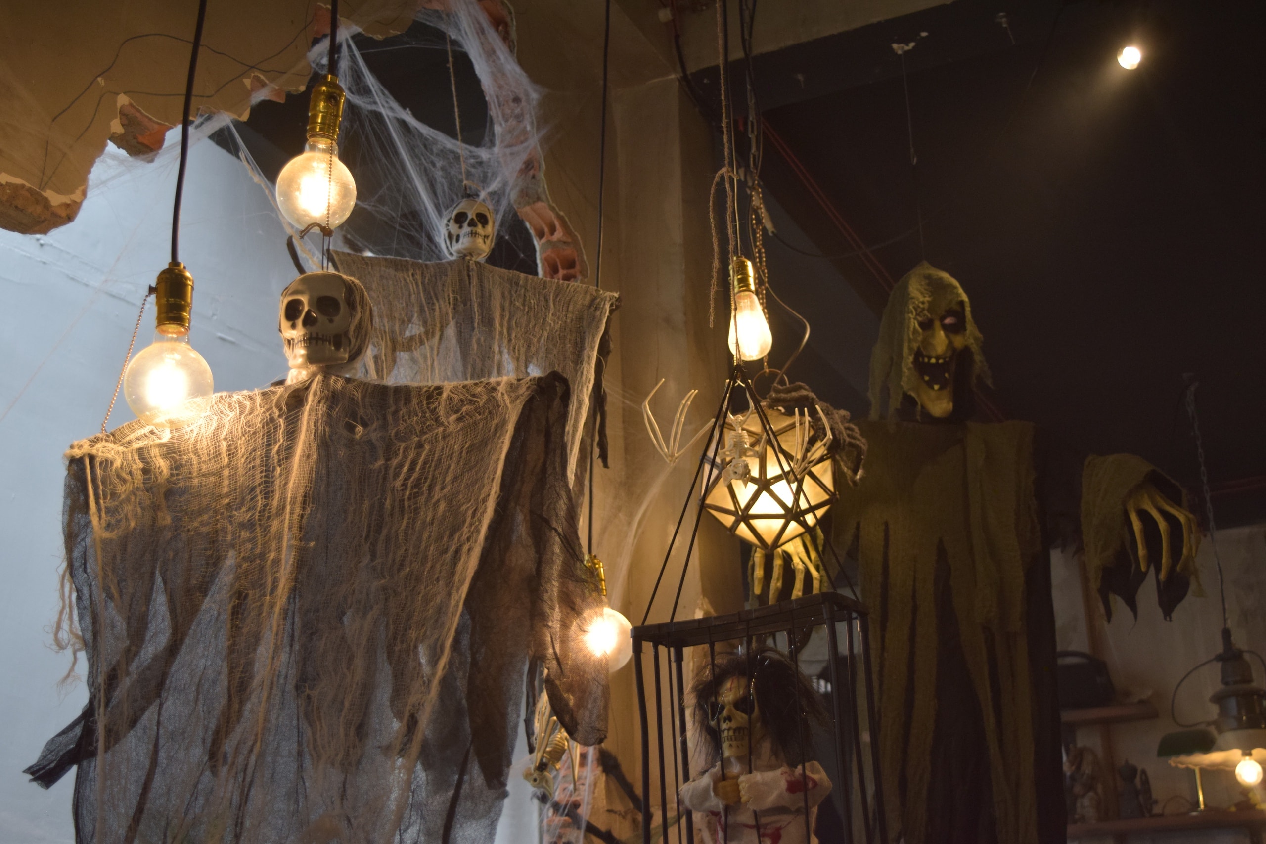 Ấn tượng màu sắc lễ hội Halloween giữa mùa mưa - Ảnh 9.