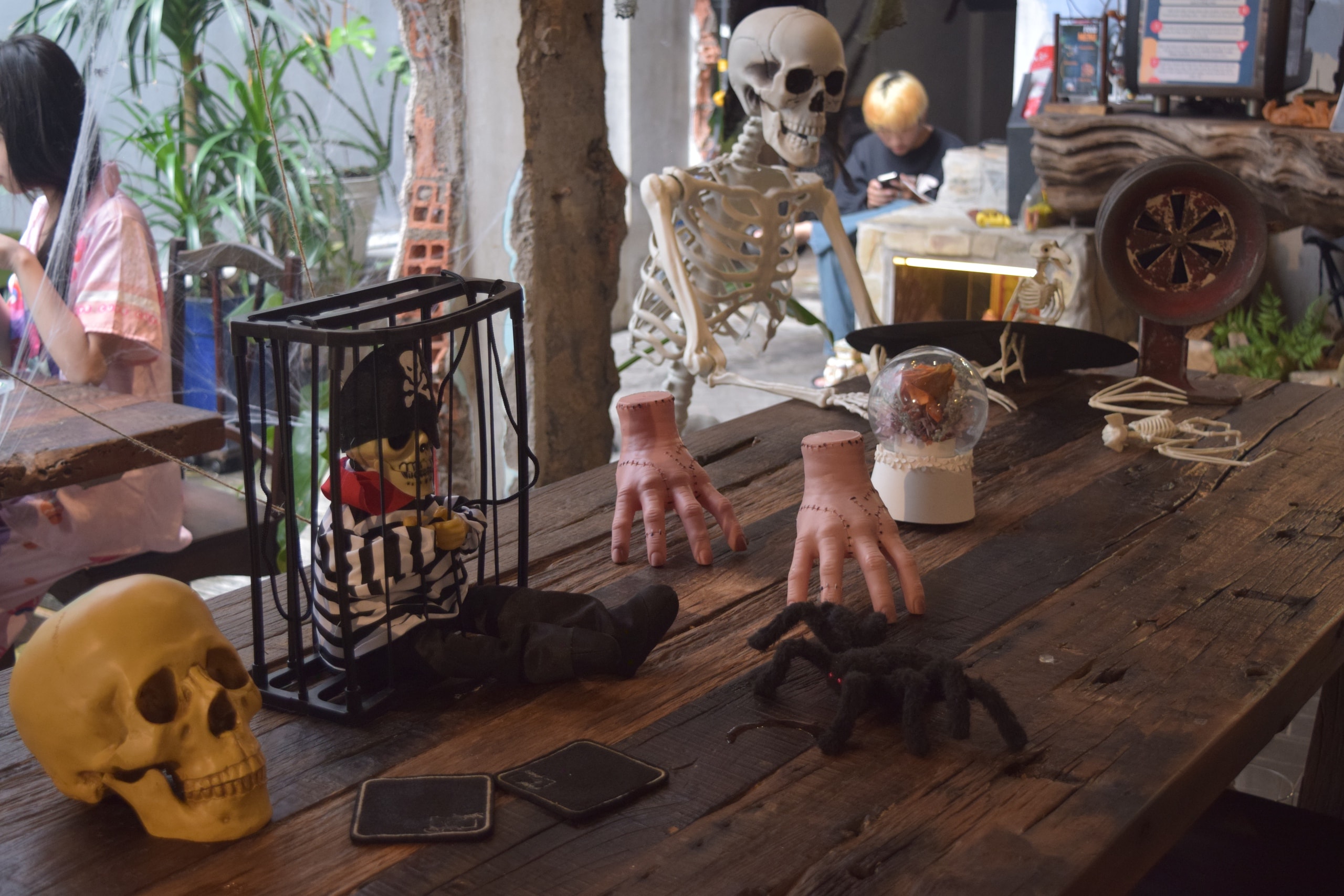 Ấn tượng màu sắc lễ hội Halloween giữa mùa mưa - Ảnh 10.