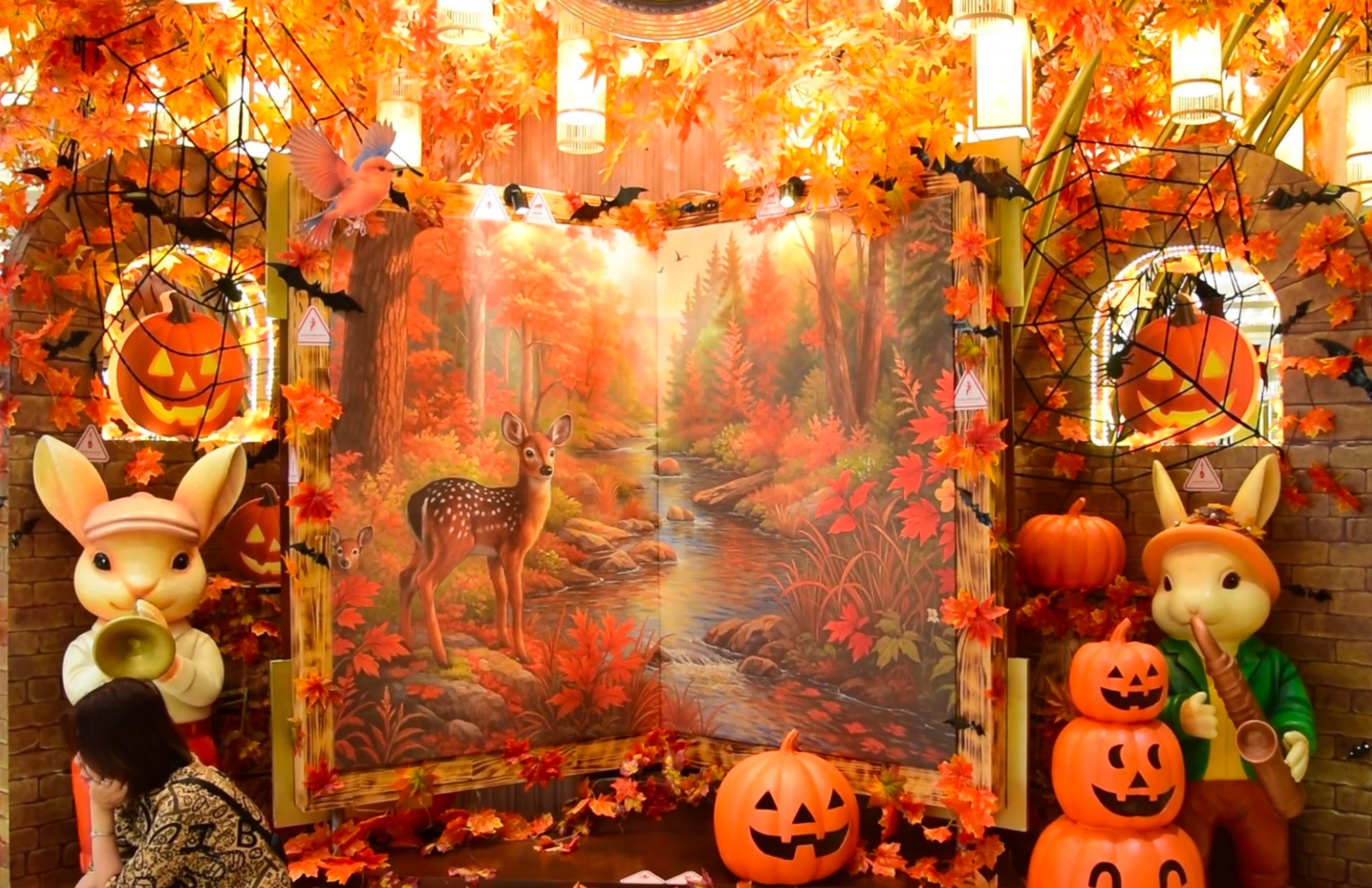 Ấn tượng màu sắc lễ hội Halloween giữa mùa mưa - Ảnh 17.