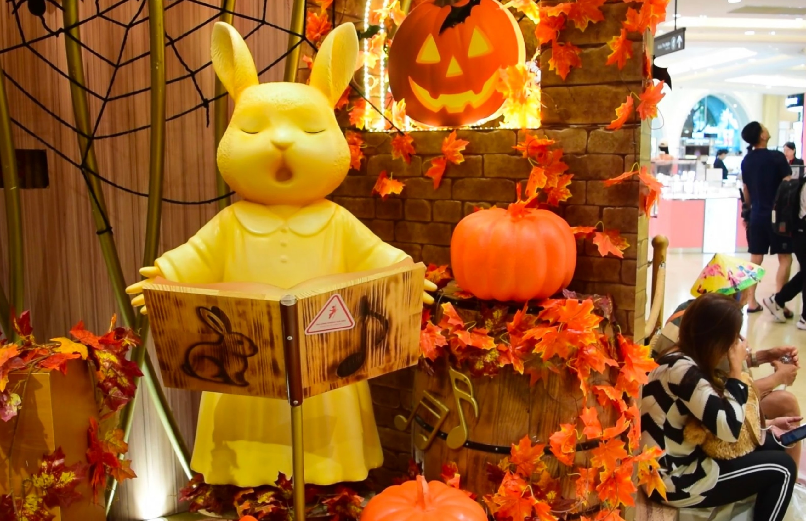 Ấn tượng màu sắc lễ hội Halloween giữa mùa mưa - Ảnh 18.