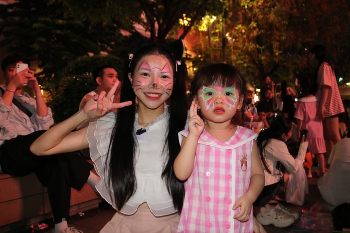 VIDEO: Nhiều bạn trẻ TP HCM kiếm "bộn" tiền trong đêm Halloween - Ảnh 5.