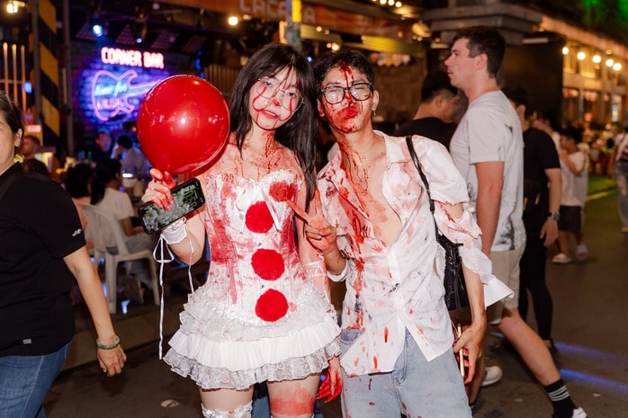 VIDEO: Nhiều bạn trẻ TP HCM kiếm "bộn" tiền trong đêm Halloween - Ảnh 14.