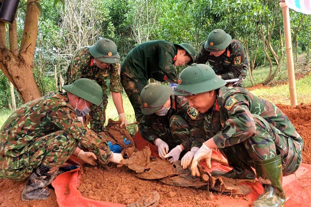 Phát hiện hài cốt liệt sỹ kèm di vật khắc dòng chữ “SH 1-99X” - 1 Phát hiện hài cốt liệt sỹ kèm di vật khắc dòng chữ “SH 1-99X” - 1