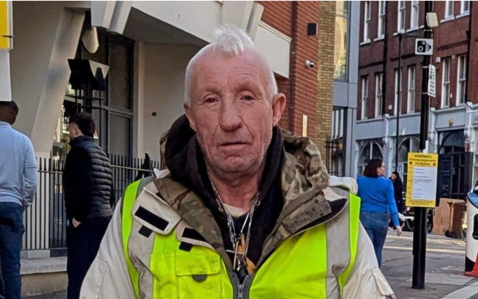 Ông Phil Cudlipp, 68 tuổi, ở London không thể lái xe ở 10 dặm/h vì dễ chết máy. Ảnh: SWNS