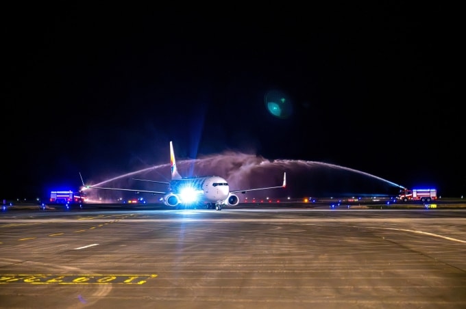 Tàu bay Boeing 737-800, đưa đoàn khách quốc tế từ Trung Quốc trở lại Quảng Ninh sau một thời gian gián đoạn. Ảnh: Xuân Hương
