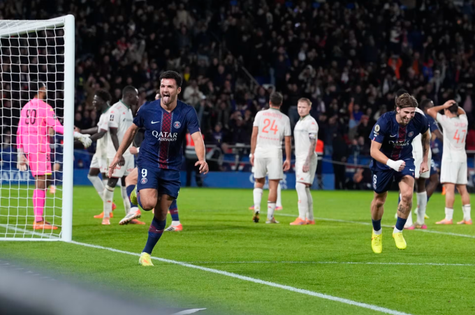 Goncalo Ramos mừng bàn trong trận PSG thắng Nice 1-0 ở vòng 11 Ligue 1 trên sân sân Parc des Princes, Paris, Pháp ngày 1/11/2025. Ảnh: PSG
