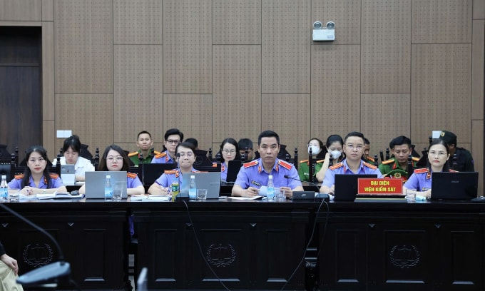 Các kiểm sát viên VKSND Hà Nội thực hành quyền công tố tại tòa. Ảnh: Danh Lam