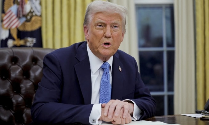 Tổng thống Mỹ Donald Trump tại Phòng Bầu dục, Nhà Trắng, ngày 30/1. Ảnh: Reuters