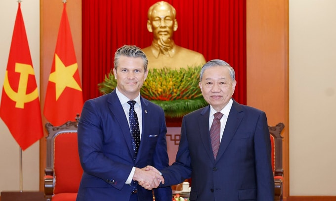 Tổng Bí thư Tô Lâm và Bộ Chiến tranh Mỹ Pete Hegseth tại Trụ sở Trung ương Đảng ngày 2/11. Ảnh: TTXVN