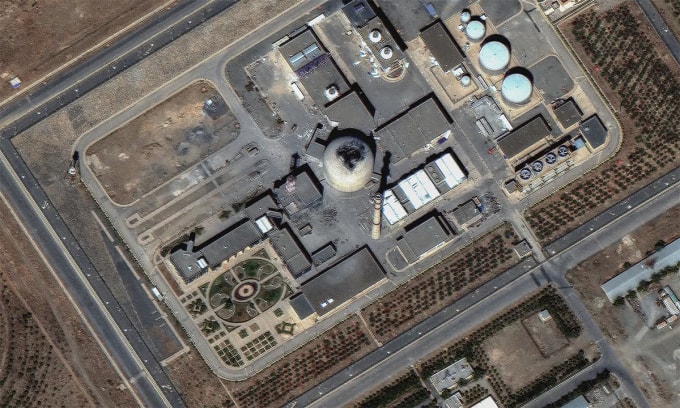 Lò phản ứng nước nặng Arak của Iran sau khi bị Israel tập kích trong ảnh chụp ngày 18/6. Ảnh: AP