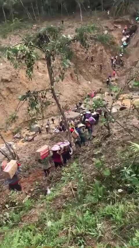 Bốn ngày trong vùng bị cô lập do lở núi