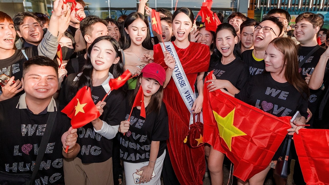 Hương Giang đến Thái Lan thi Miss Universe