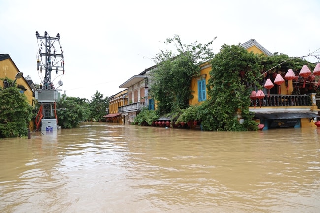 EVNCPC họp khẩn chỉ đạo khắc phục hậu quả mưa lũ, đảm bảo an toàn điện cho người dân - Ảnh 2. EVNCPC họp khẩn chỉ đạo khắc phục hậu quả mưa lũ, đảm bảo an toàn điện cho người dân - Ảnh 2.