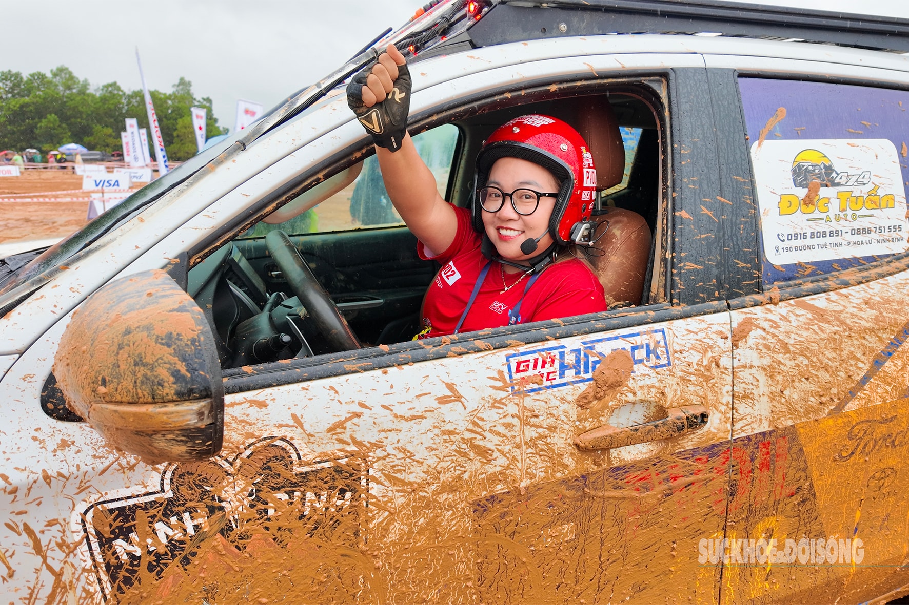 Đội mưa xem ô tô địa hình 'cày đường, xé bùn' ở Đồng Mô- Ảnh 3.