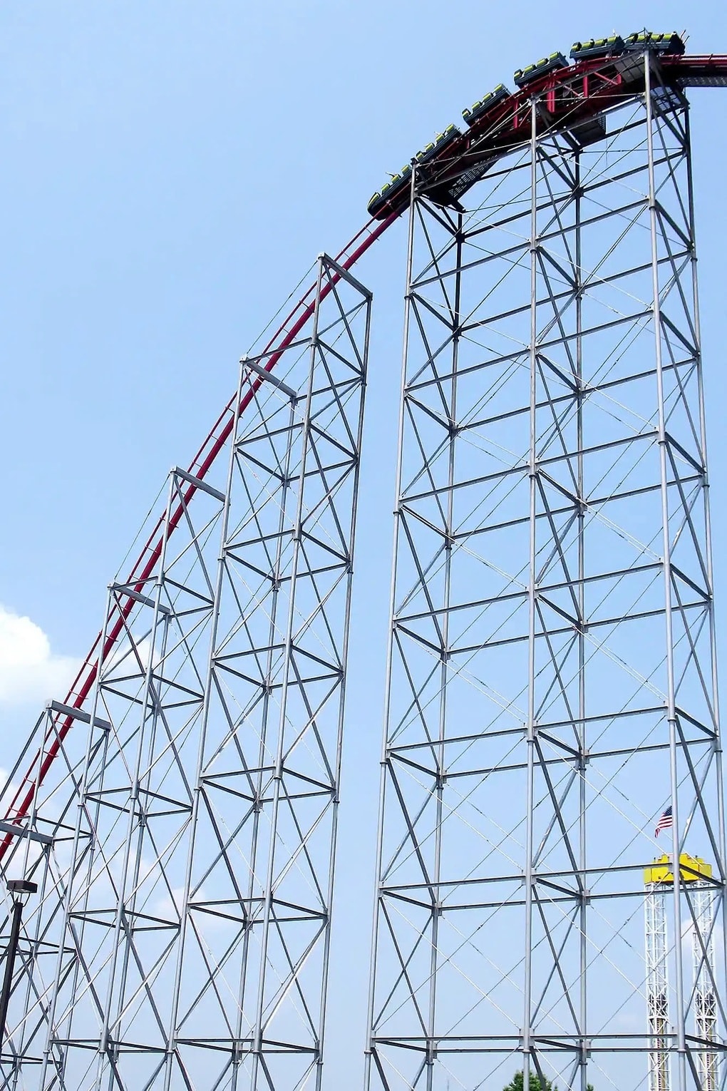 Cặp đôi liều mình giữ chặt bé gái suýt văng khỏi tàu lượn siêu tốc cao 60m - 3 Cặp đôi liều mình giữ chặt bé gái suýt văng khỏi tàu lượn siêu tốc cao 60m - 3