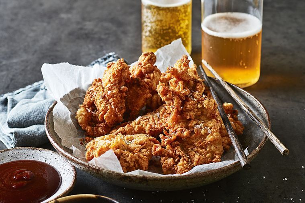 3 tỷ phú ăn gà rán uống bia, trả tiền hóa đơn cho khách, quán ăn vỡ trận - 3 3 tỷ phú ăn gà rán uống bia, trả tiền hóa đơn cho khách, quán ăn vỡ trận - 3