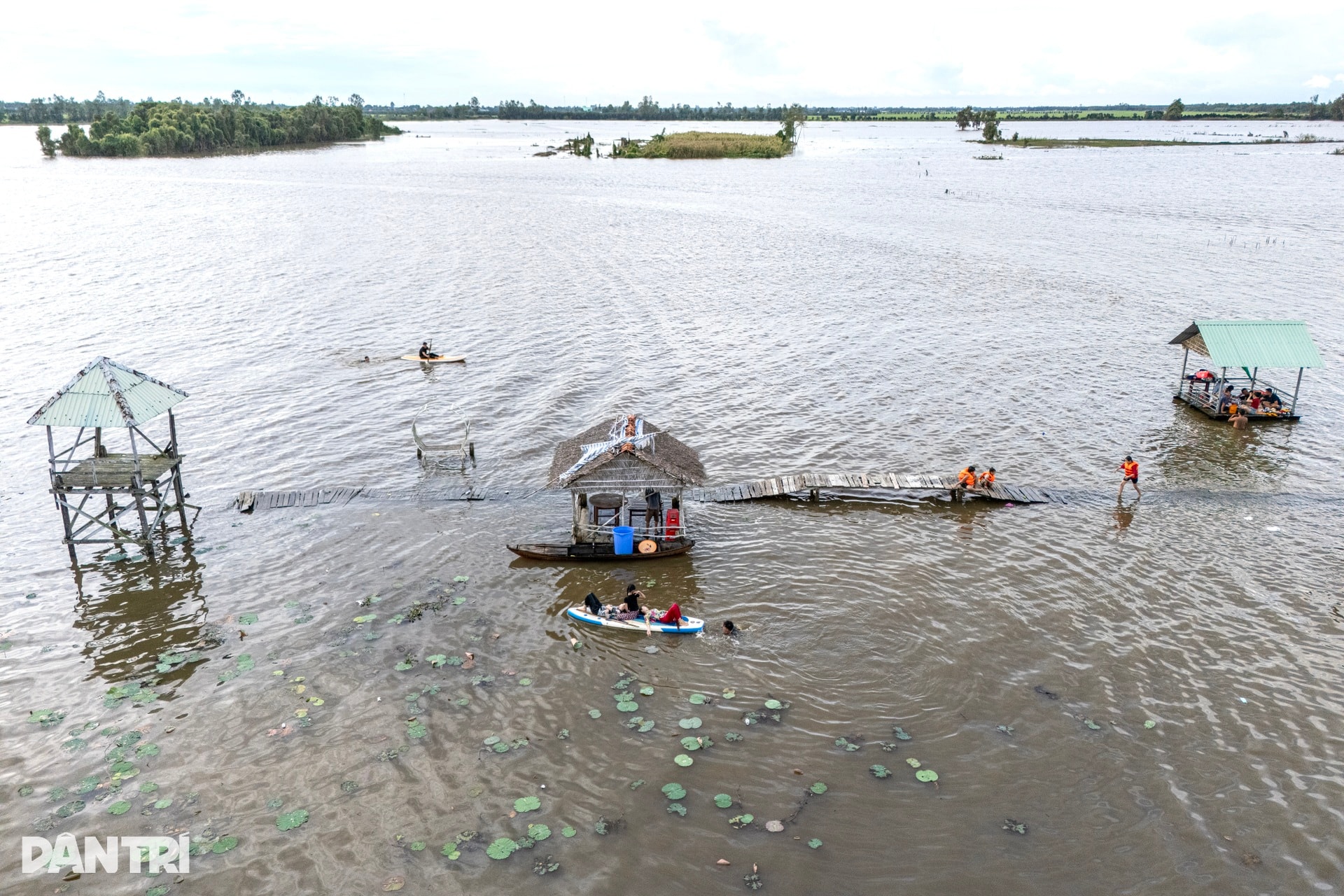 Đặc sản tắm đồng mùa nước nổi của người miền Tây - 2 Đặc sản tắm đồng mùa nước nổi của người miền Tây - 2