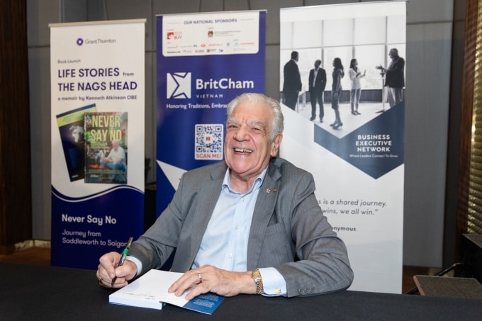 Kenneth Atkinson trong buổi ra mắt hồi ký Never say no tại TP HCM, tháng 9/2025. Ảnh: Grant Thornton Việt Nam