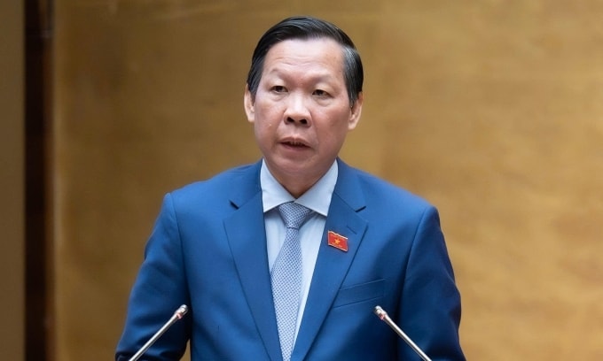 Chủ nhiệm Uỷ ban Kinh tế và Tài chính Phan Văn Mãi trình bày thẩm tra Luật Thương mại điện tử sáng 3/11. Ảnh: Media Quốc hội