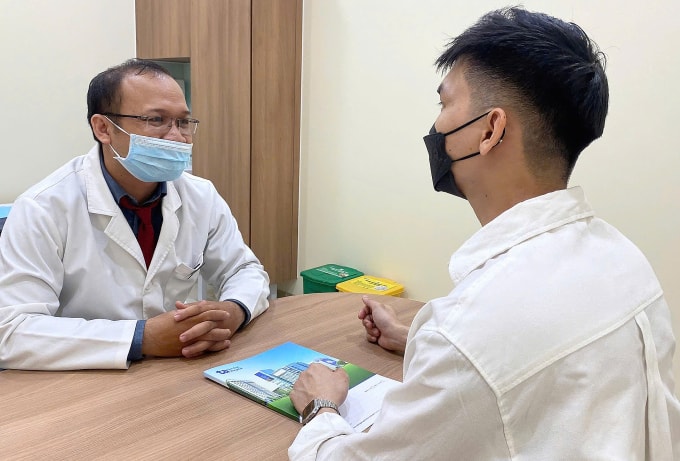 Bác sĩ Ngân đang tư vấn sức khỏe cho người bệnh. Ảnh minh họa: Bệnh viện Đa khoa Tâm Anh