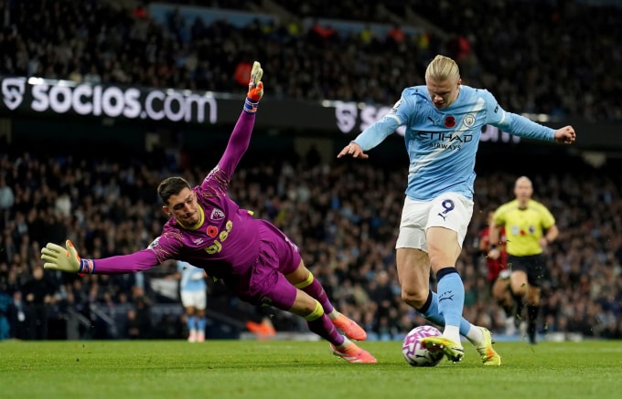 Haaland nâng tỷ số lên 2-1 cho Man City trước Bournemouth trên sân Etihad, thành phố Manchester, Vương quốc Anh tối 2/11/2025. Ảnh: PA
